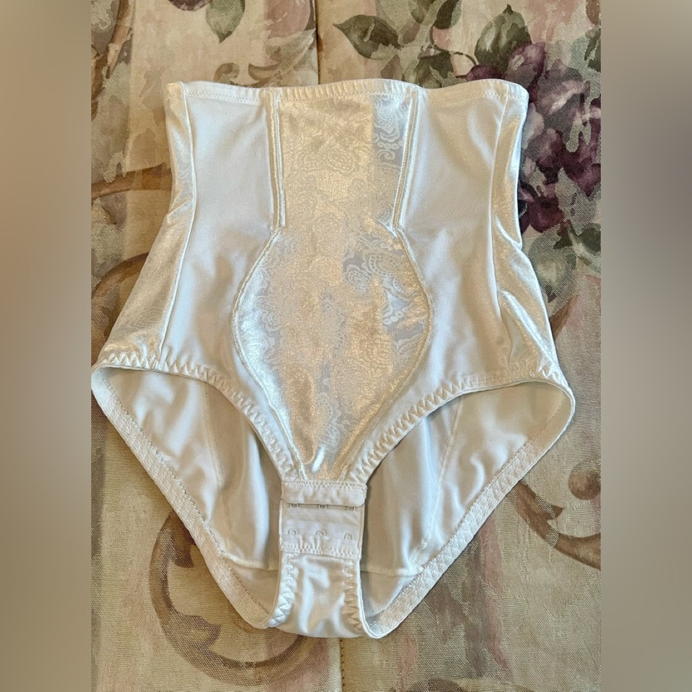 Vintage Chic Cream Lace Shapewear Bodysuit